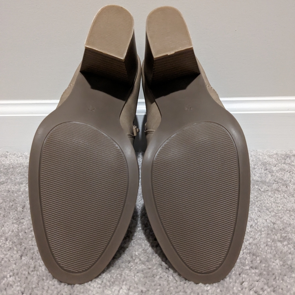 Woman's Booties - image 5